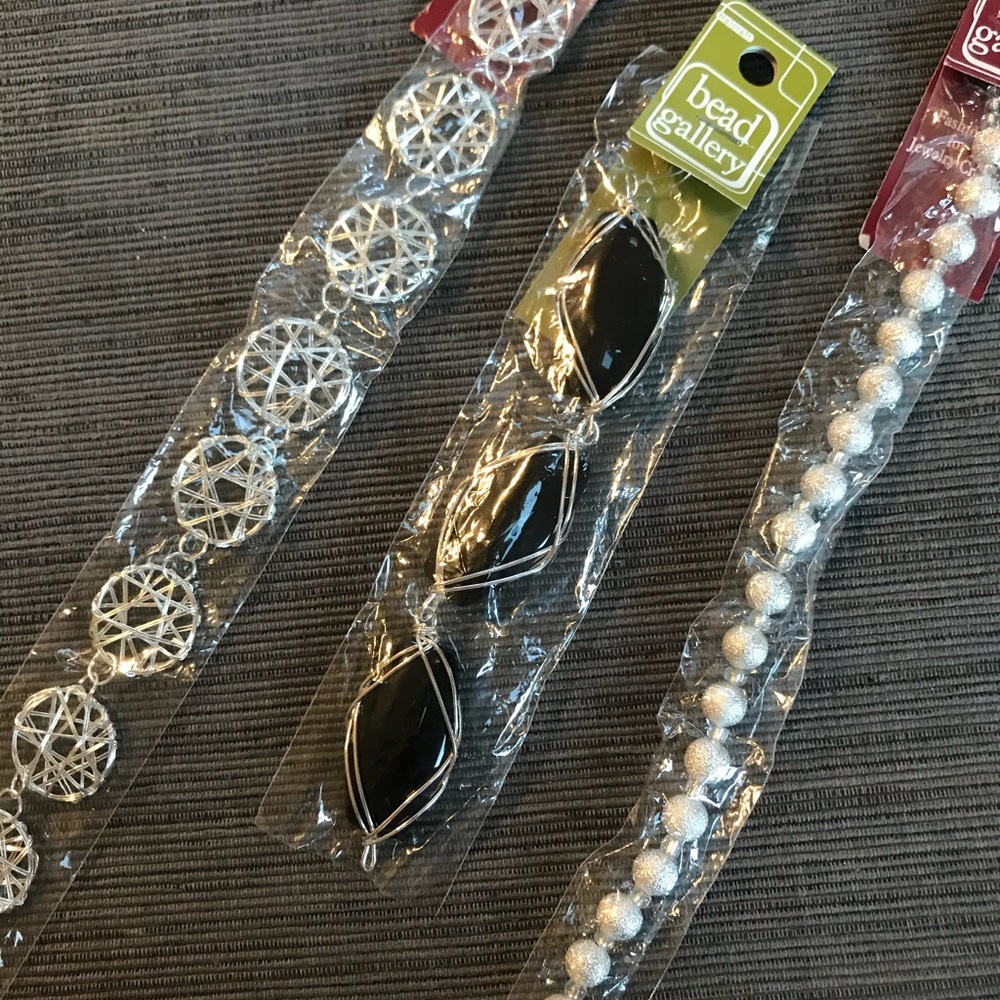 SILVER METAL FOCAL WIRE WRAP ASSORTED CONNECTOR
